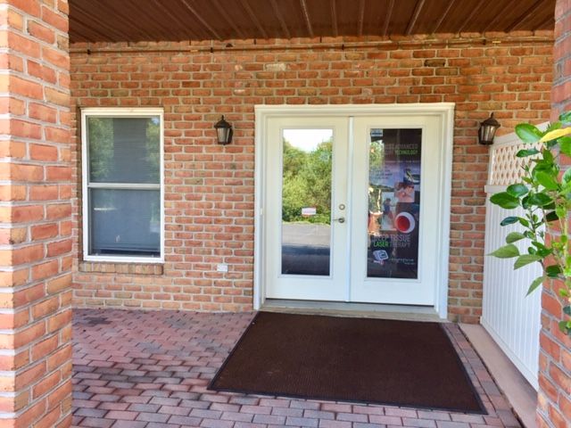 Front entrance of Mellon Chiropractic Clinic