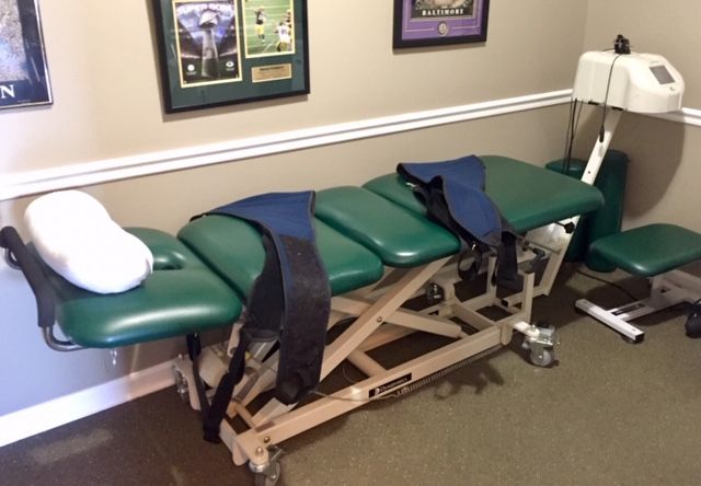 Spinal decompression and traction table